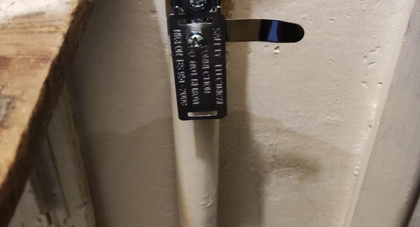 Electrical earth bonding