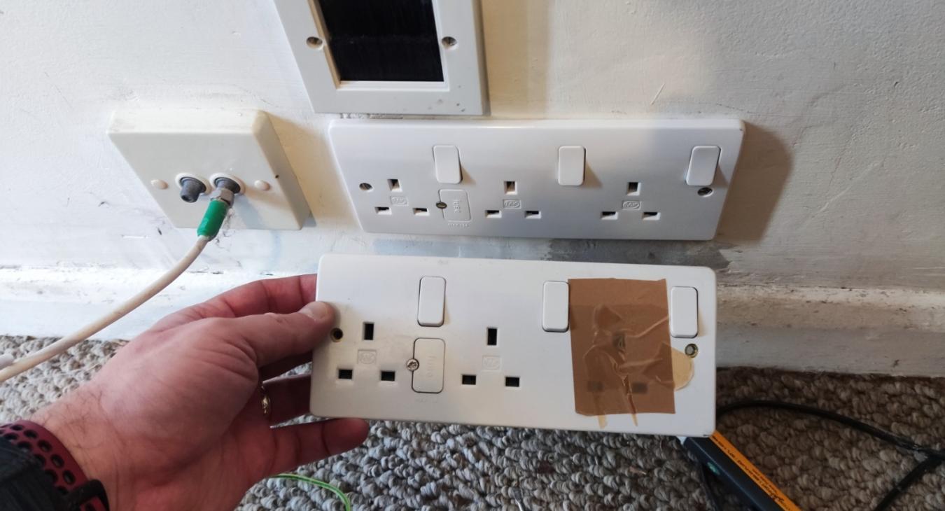 Fault finding - damaged multi socket
