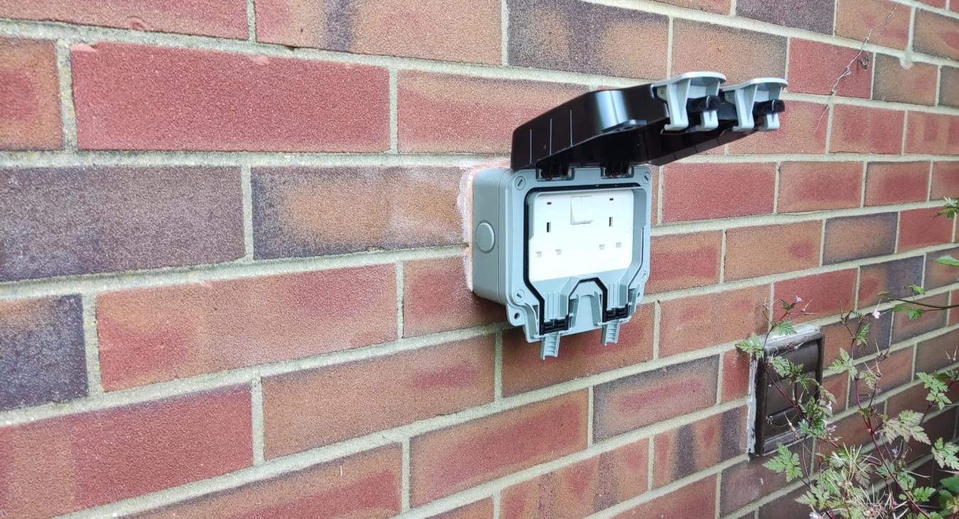 Outdoor socket install in Southampton